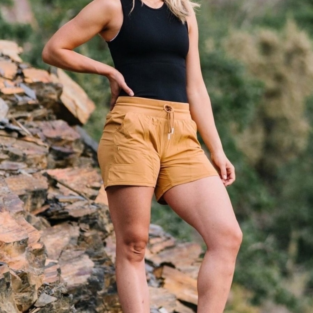 ZYIA Shorts Natural Orange/Brown Size Large
